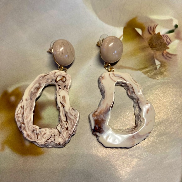 Fashion Big Acrylic Earrings - Picture 3 of 4